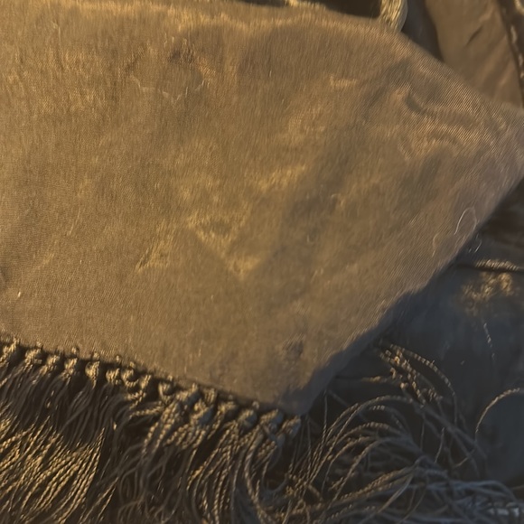 Black velour scarf with fringe, great accessory 🖤🖤🖤 - Picture 6 of 6